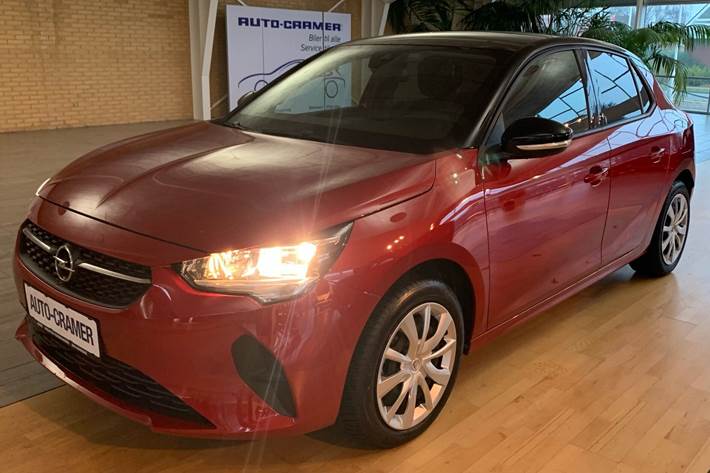 Rød Opel Corsa-e fra 2023 set udefra