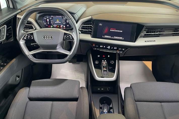 Hvid Audi Q4 fra 2023