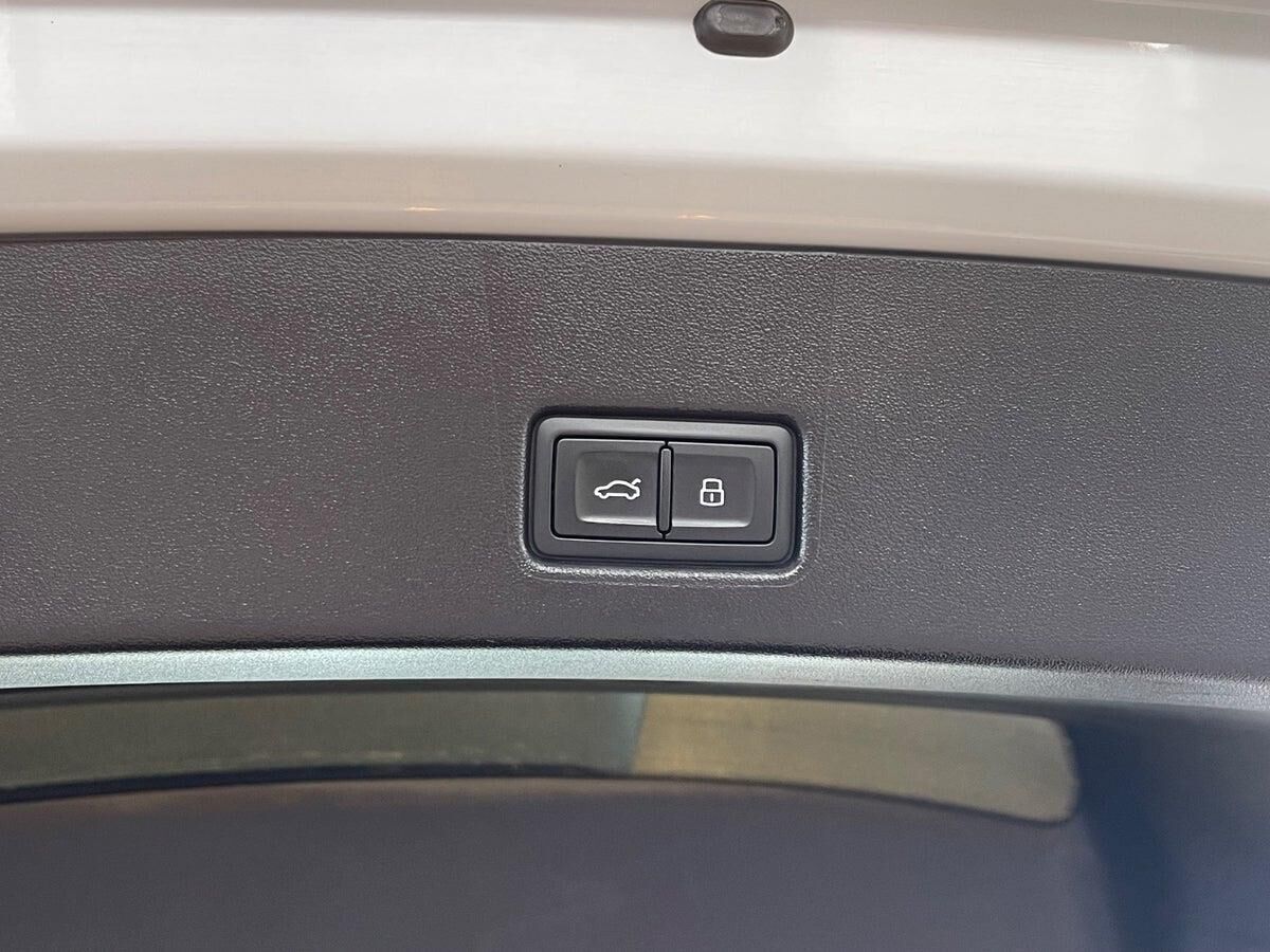 Hvid Audi Q4 fra 2023