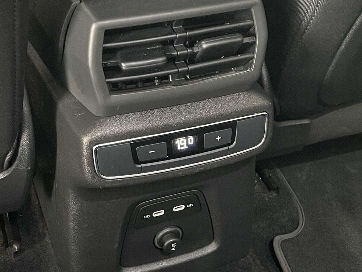 Hvid Audi Q4 fra 2023