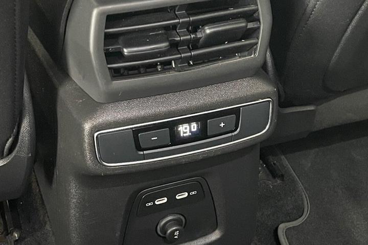 Hvid Audi Q4 fra 2023