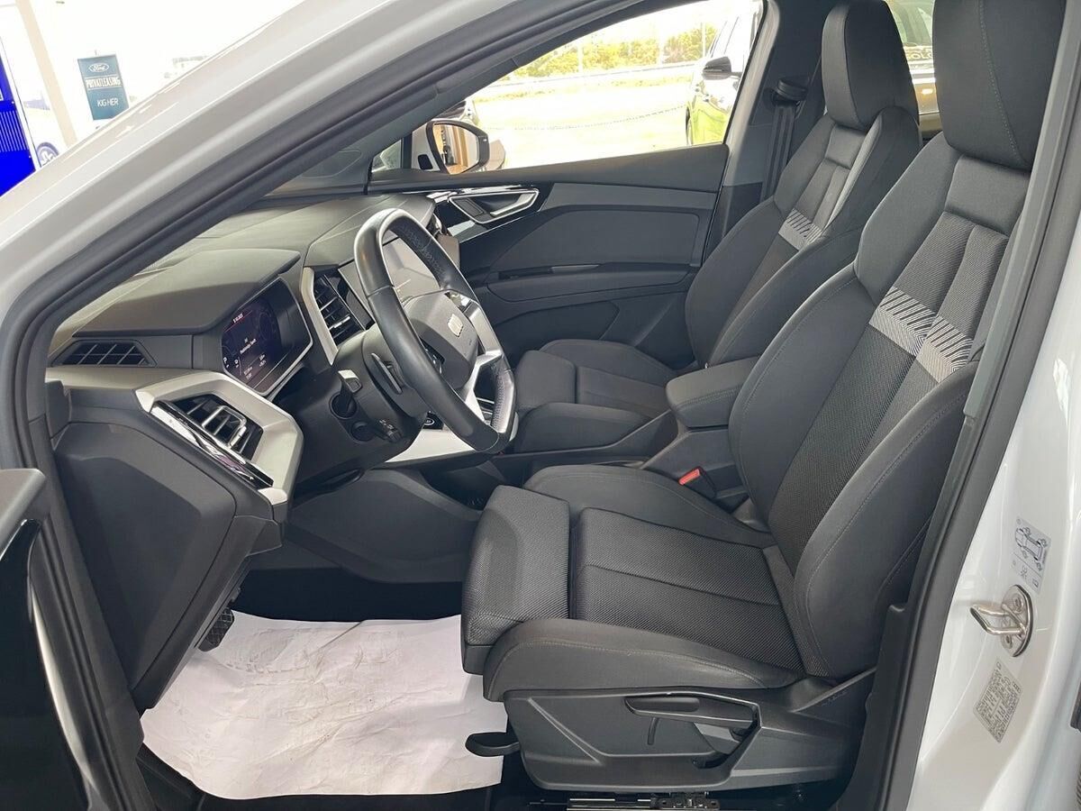 Hvid Audi Q4 fra 2023