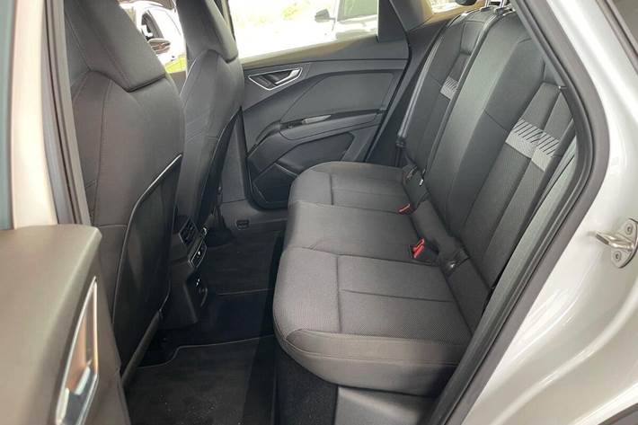 Hvid Audi Q4 fra 2023