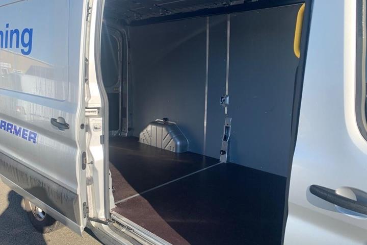 Sølv Ford Transit fra 2024