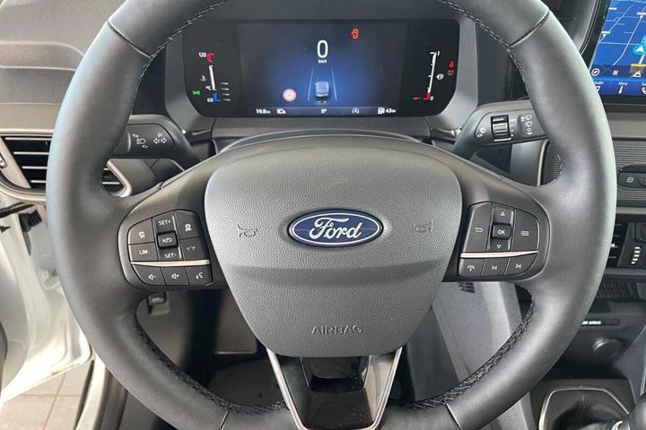 Hvid Ford Transit Courier fra 2024