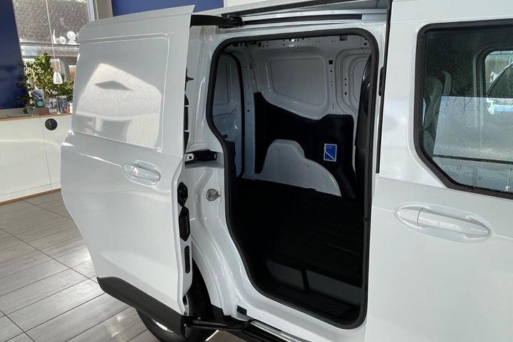 Hvid Ford Transit Courier fra 2024