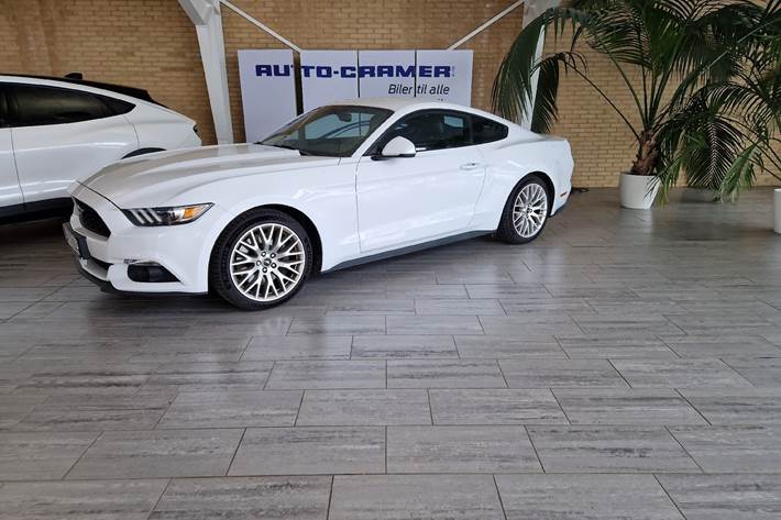 Hvid Ford Mustang fra 2016