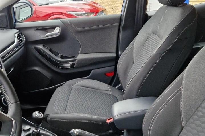 Blå Ford Puma fra 2022