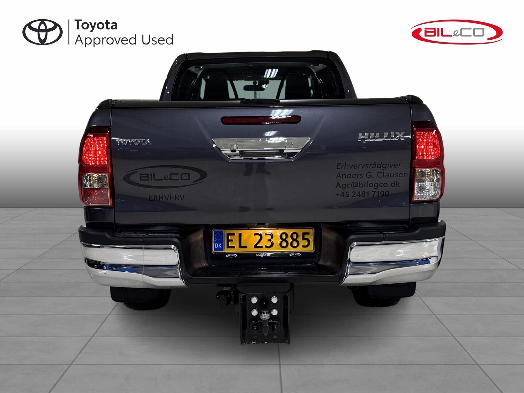 Grå Toyota HiLux fra 2025