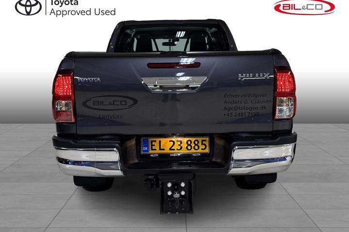Grå Toyota HiLux fra 2025