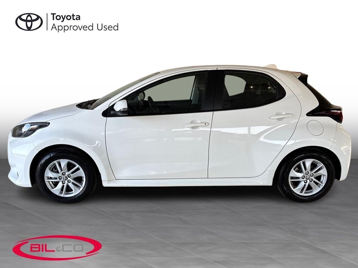 Hvid Toyota Yaris fra 2022