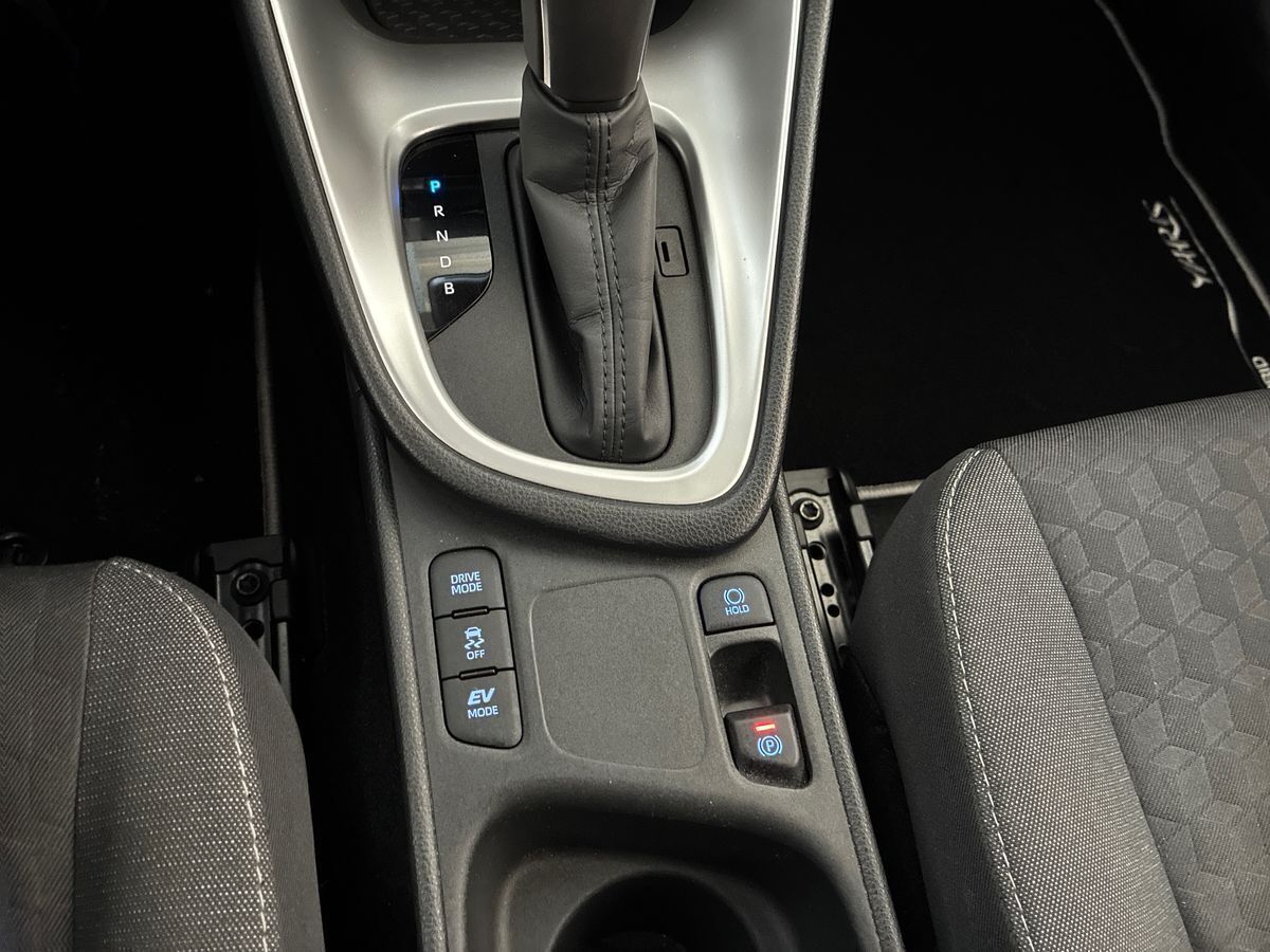 Hvid Toyota Yaris fra 2022
