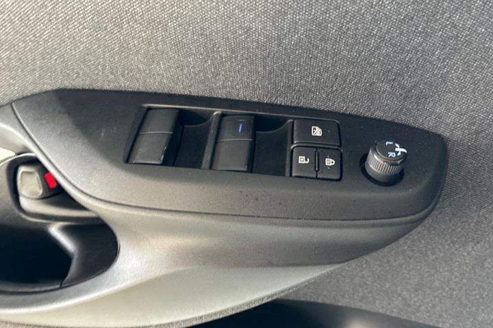 Hvid Toyota Yaris fra 2022