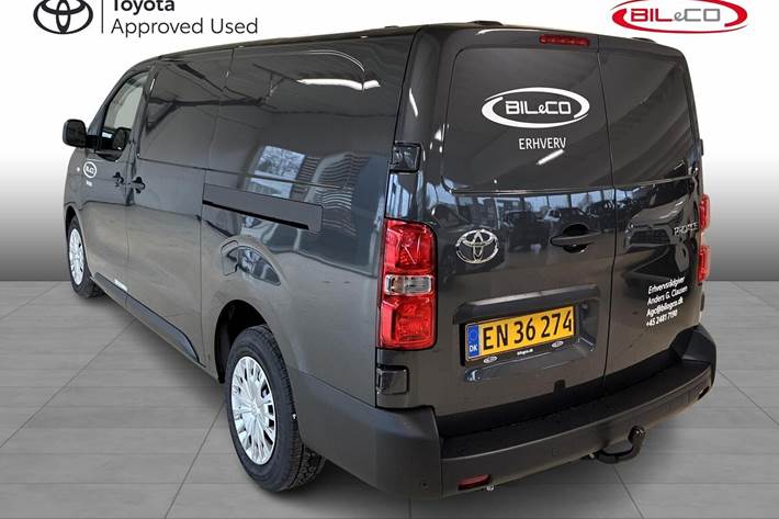 Grå Toyota ProAce fra 2026