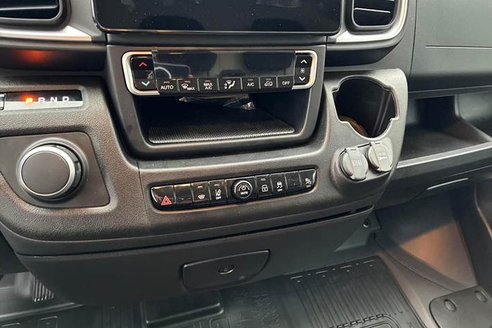 Hvid Toyota Proace Max Electric fra 2025