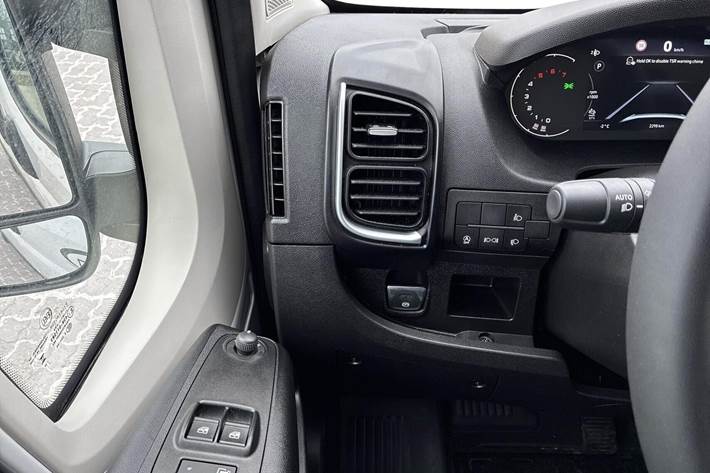 Hvid Toyota Proace Max fra 2025