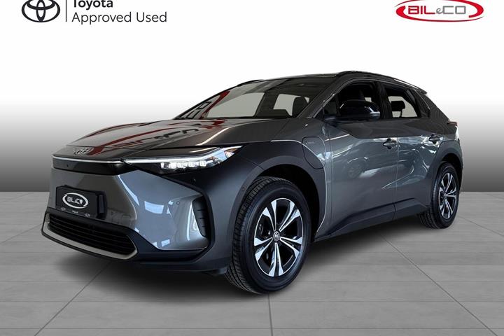 Grå Toyota BZ4X fra 2025 set udefra