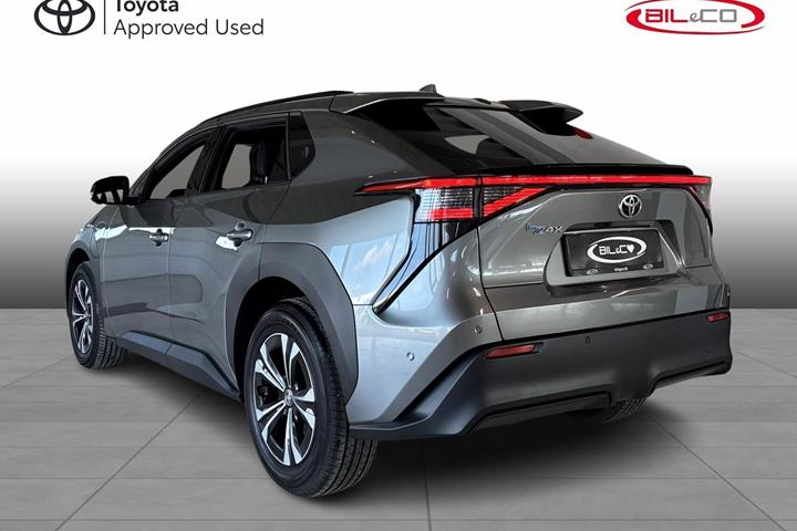 Grå Toyota BZ4X fra 2025