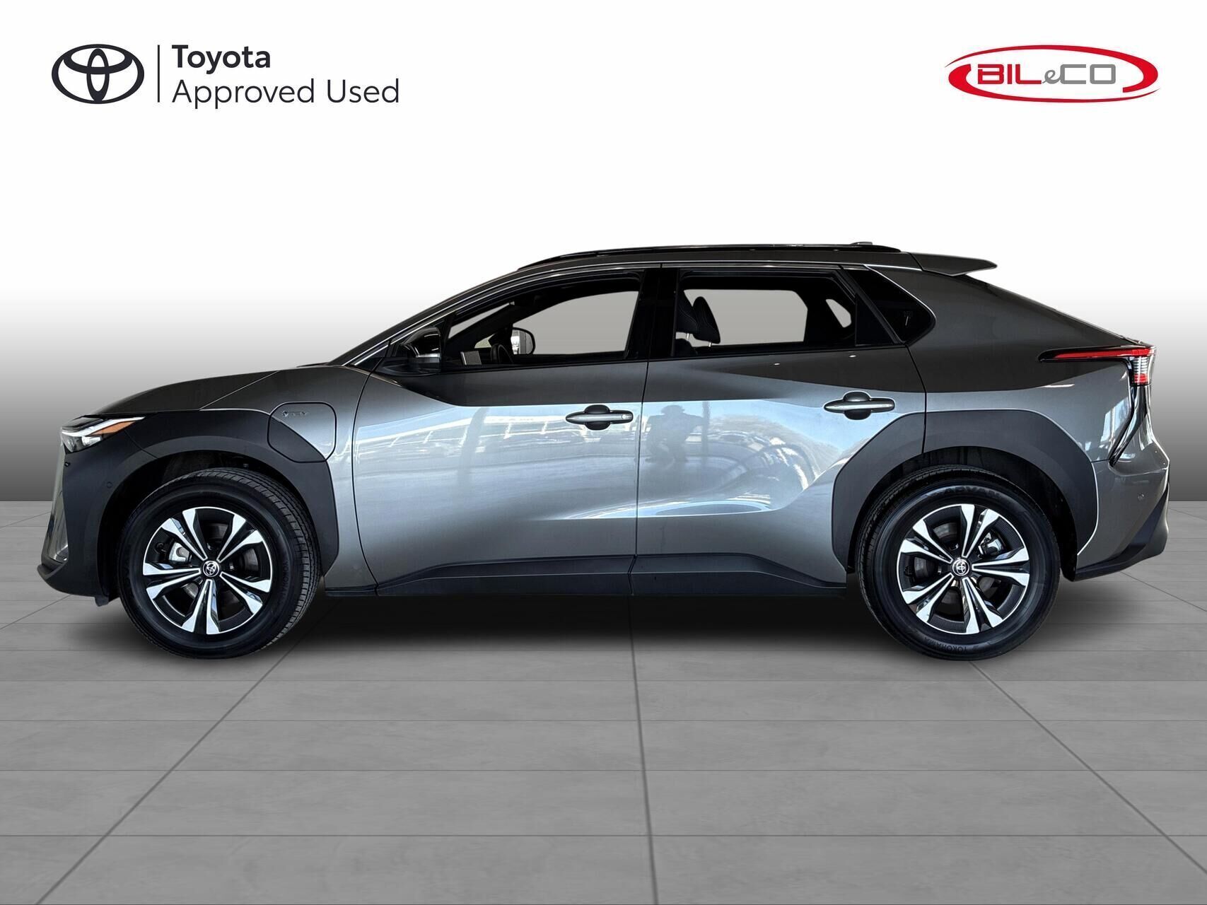 Grå Toyota BZ4X fra 2025