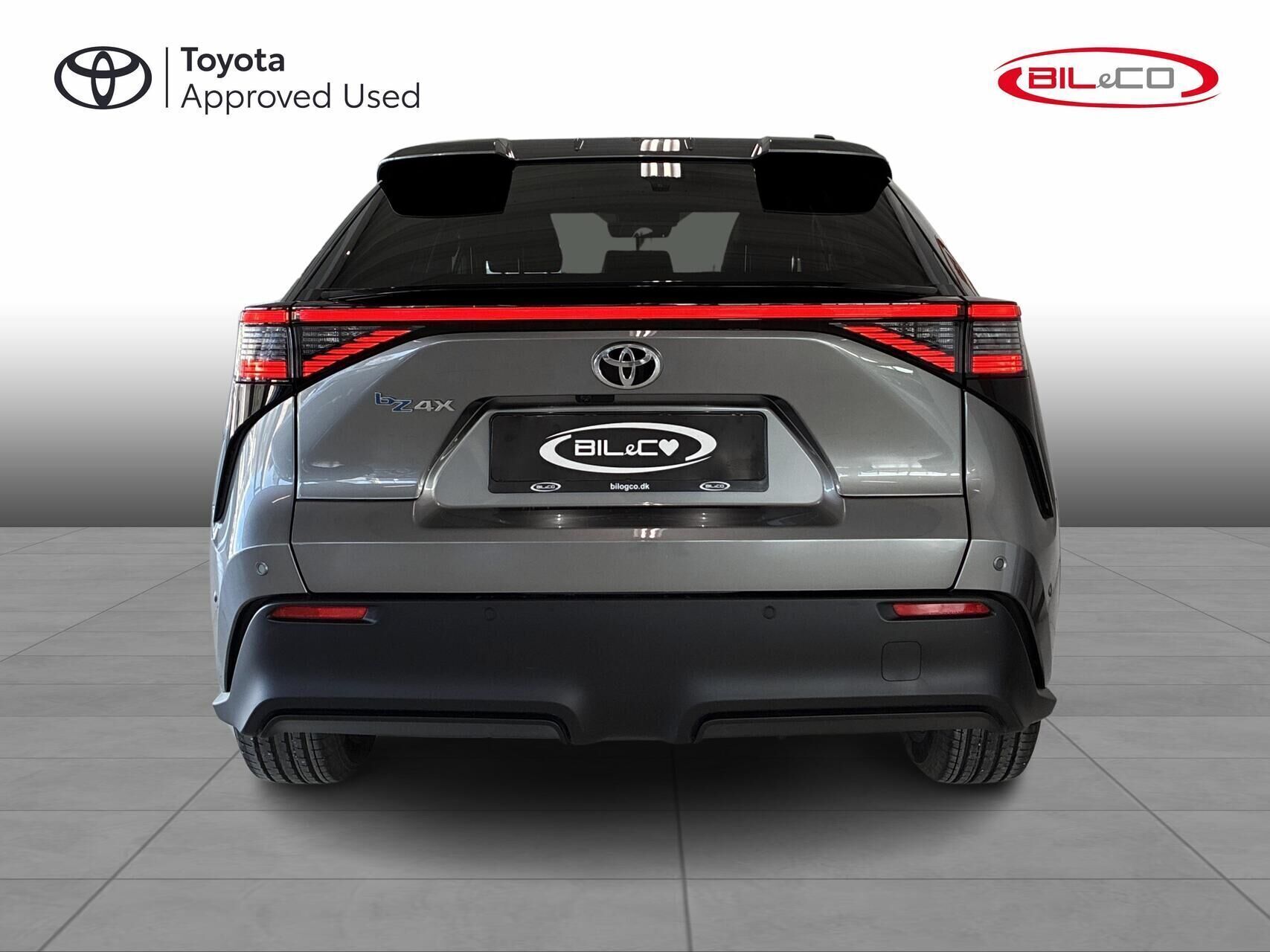 Grå Toyota BZ4X fra 2025