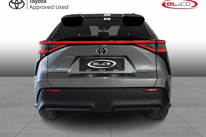 Grå Toyota BZ4X fra 2025