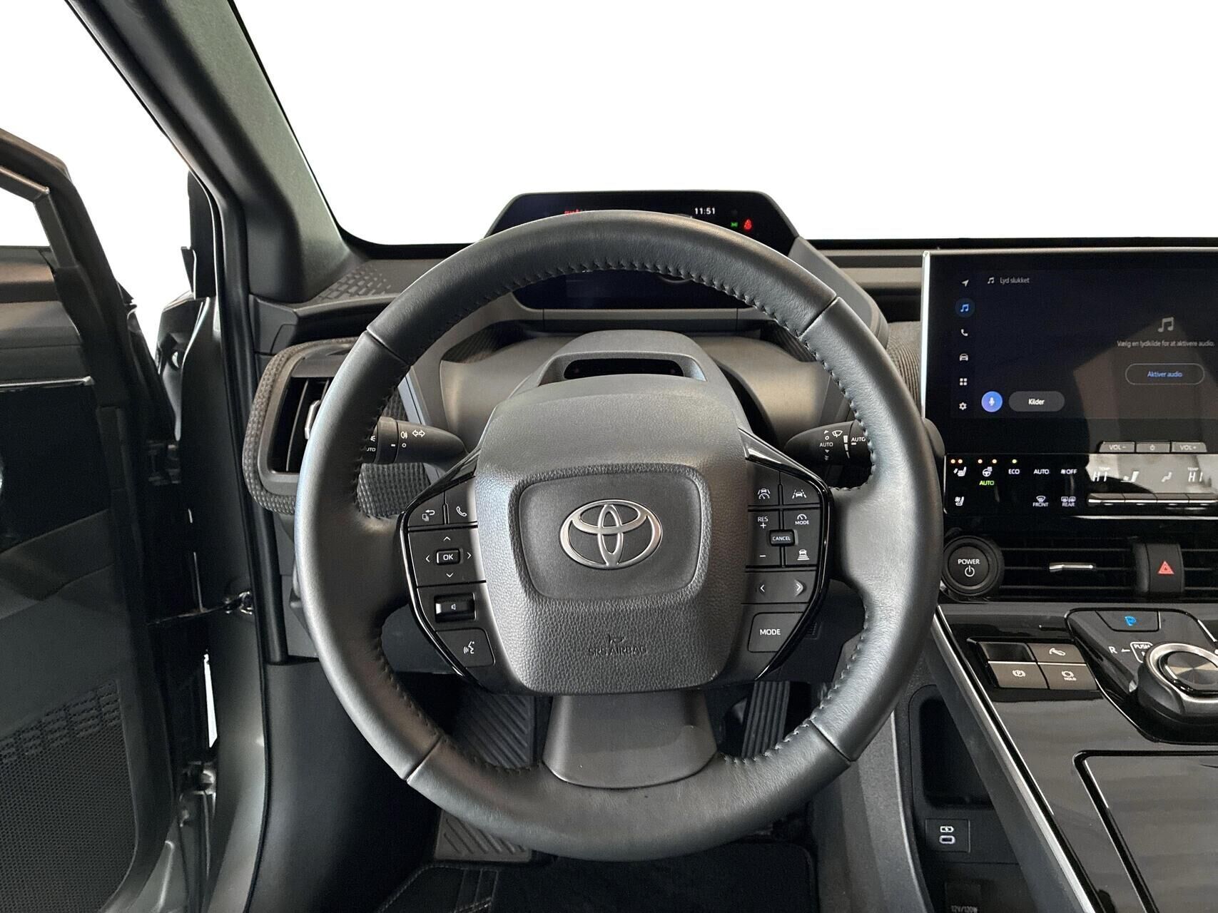 Grå Toyota BZ4X fra 2025