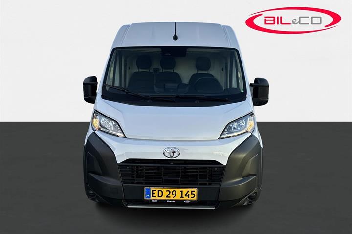 Hvid Toyota Proace Max fra 2024