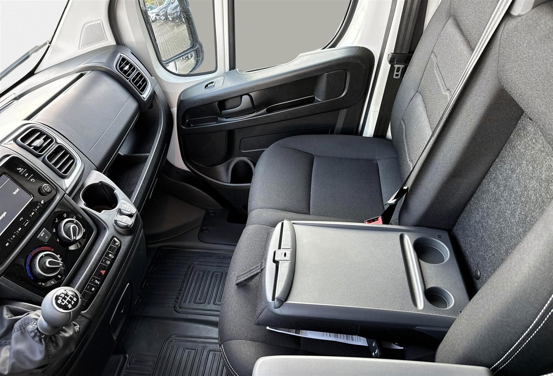 Hvid Toyota Proace Max fra 2024