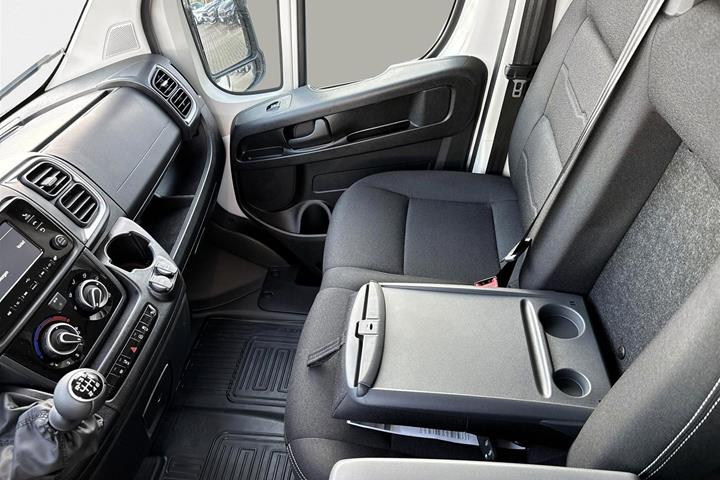 Hvid Toyota Proace Max fra 2024