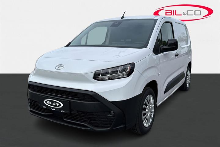 Hvid Toyota ProAce City fra 2024 set udefra