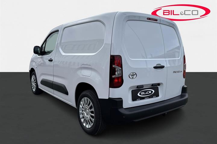 Hvid Toyota ProAce City fra 2024