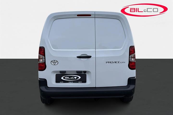 Hvid Toyota ProAce City fra 2024