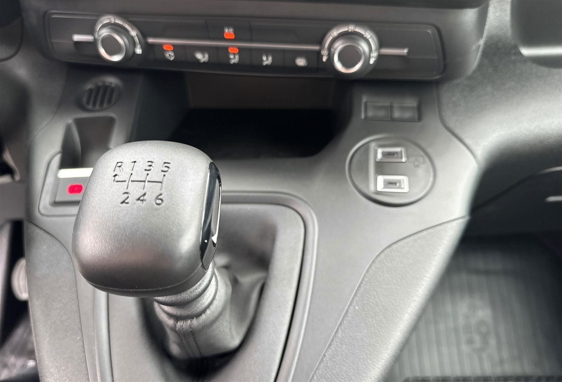 Hvid Toyota ProAce City fra 2024