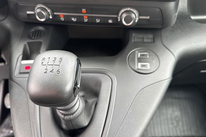 Hvid Toyota ProAce City fra 2024