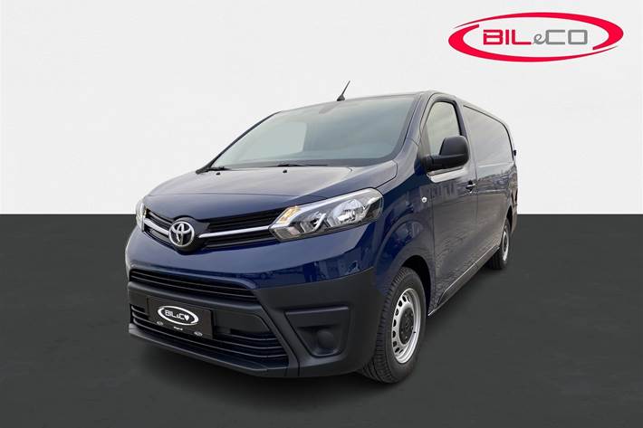 Blå Toyota ProAce fra 2023 set udefra