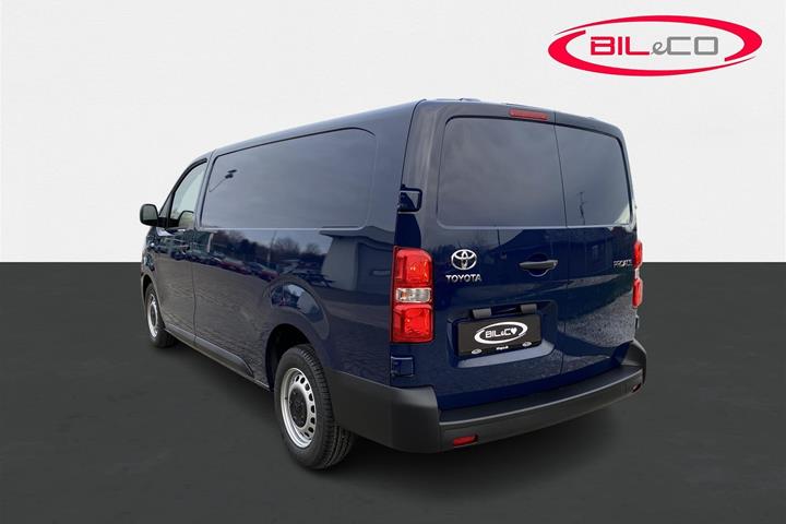 Blå Toyota ProAce fra 2023