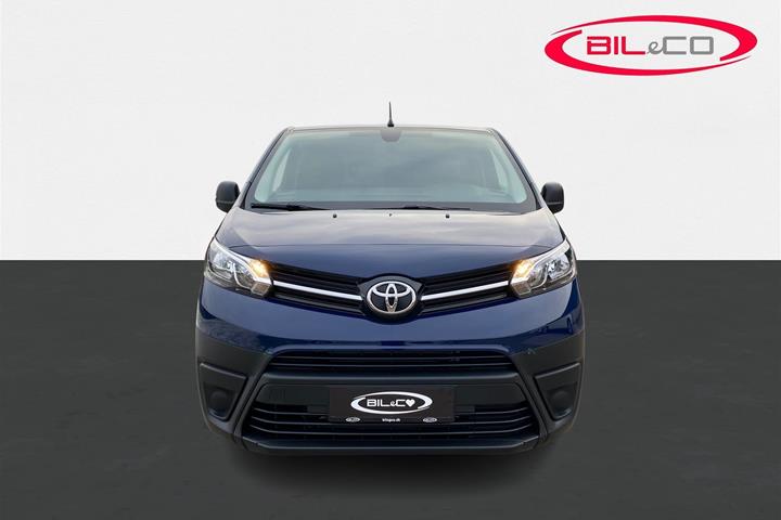 Blå Toyota ProAce fra 2023