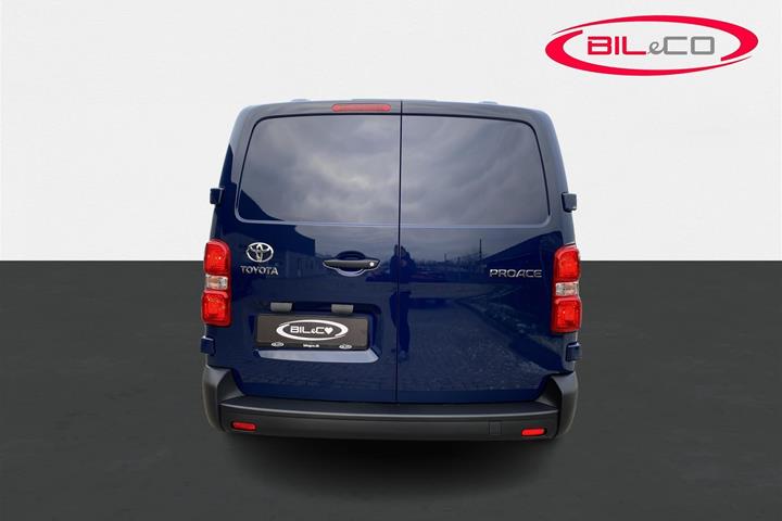 Blå Toyota ProAce fra 2023