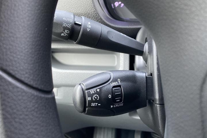Blå Toyota ProAce fra 2023