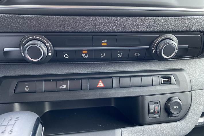 Blå Toyota ProAce fra 2023