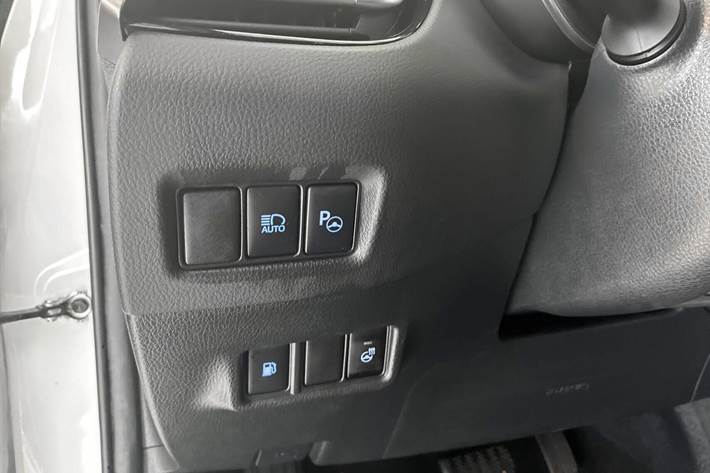 Hvid Toyota C-HR fra 2020