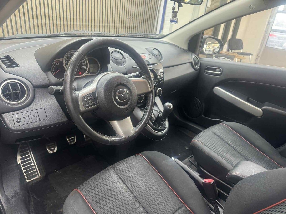 Mazda 2 1,3 Premium 84HK 5d