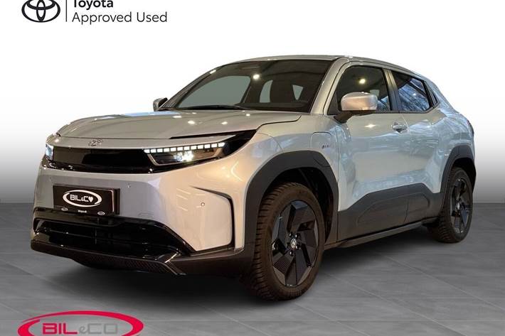 Grå Toyota Urban Cruiser fra 2026 set udefra