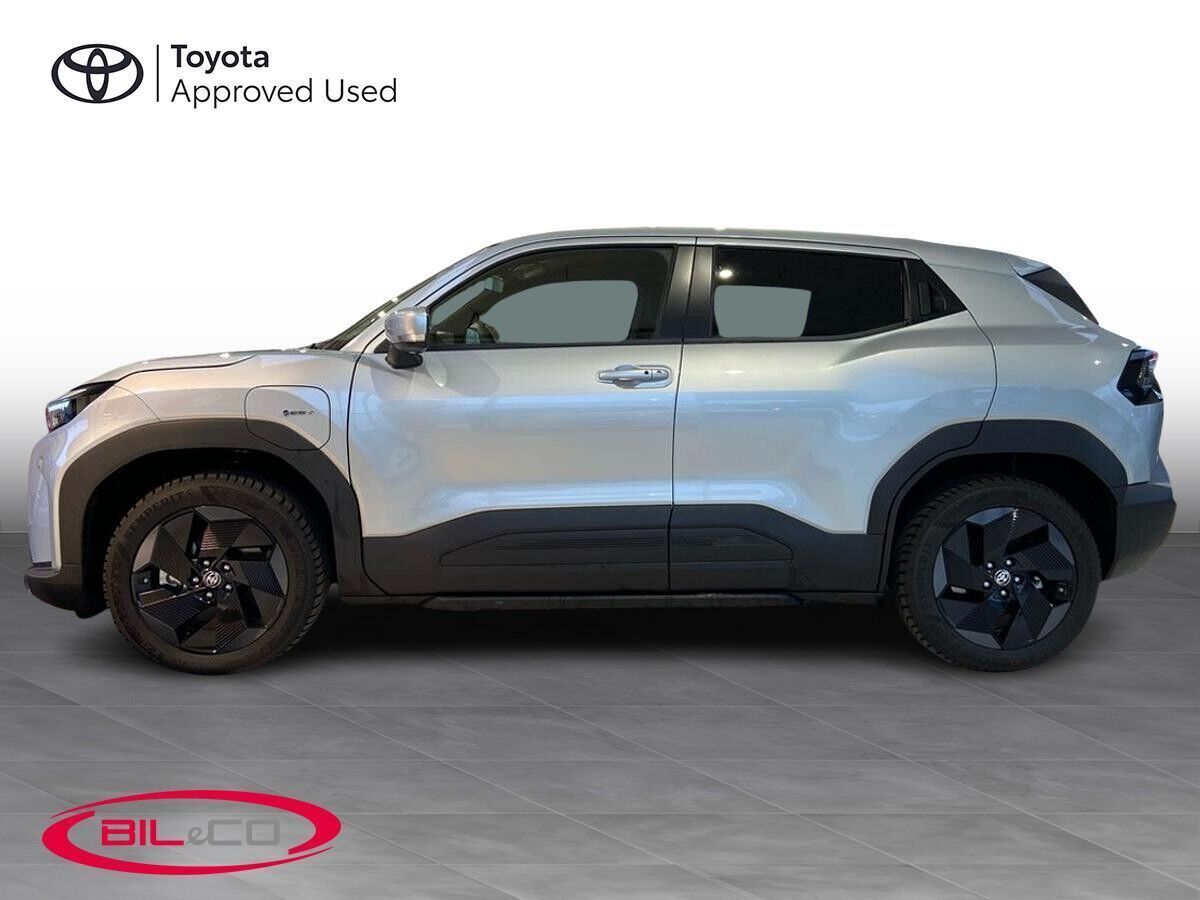 Grå Toyota Urban Cruiser fra 2026