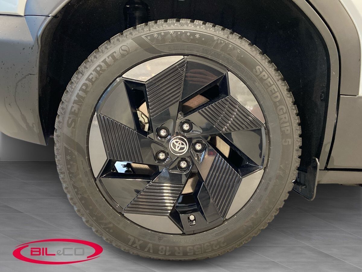 Grå Toyota Urban Cruiser fra 2026