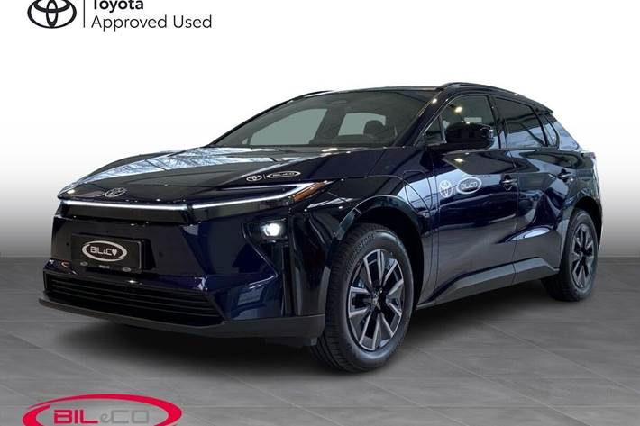 Blå Toyota BZ4X fra 2026 set udefra