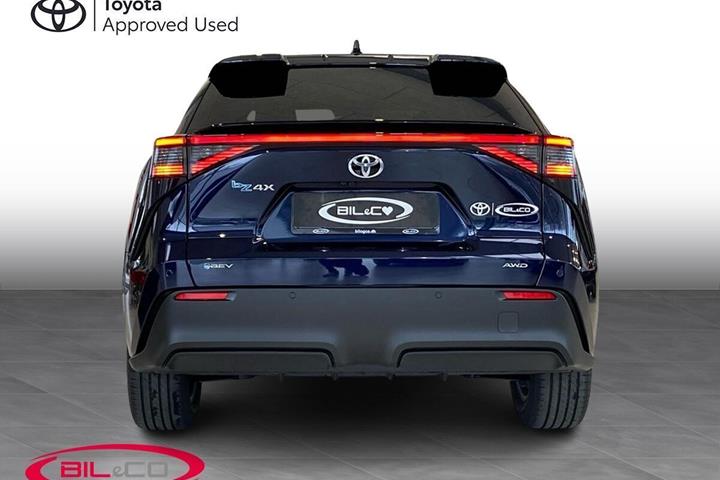 Blå Toyota BZ4X fra 2026