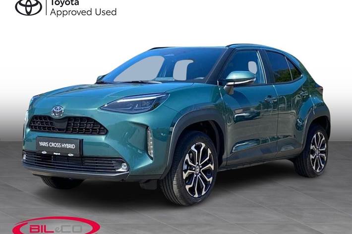Grøn Toyota Yaris Cross fra 2025 set udefra