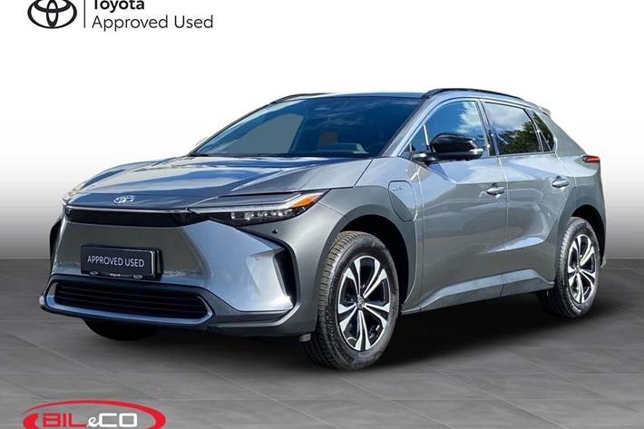 Grå Toyota BZ4X fra 2025 set udefra