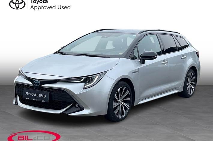 Sølv Toyota Corolla fra 2021 set udefra
